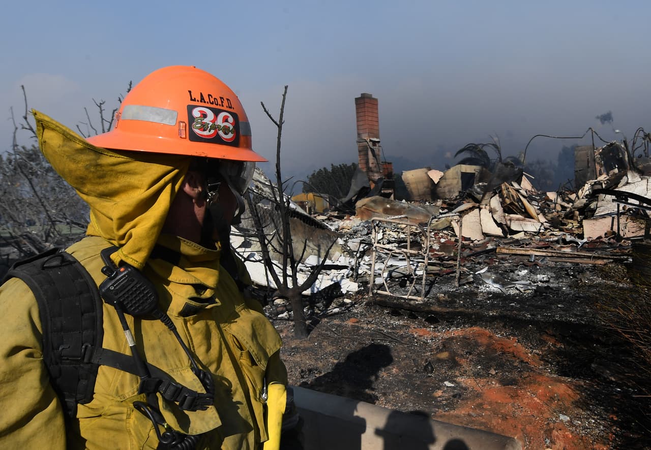 Incendio en Ventura ya ha calcinado 132,000 acres destruyendo más de 400 edificaciones a su paso