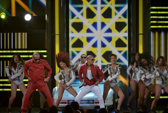 A las mujeres no les fue nada mal, pues los chicos de Gente de Zona y Pitbull movieron las caderas muy rico.