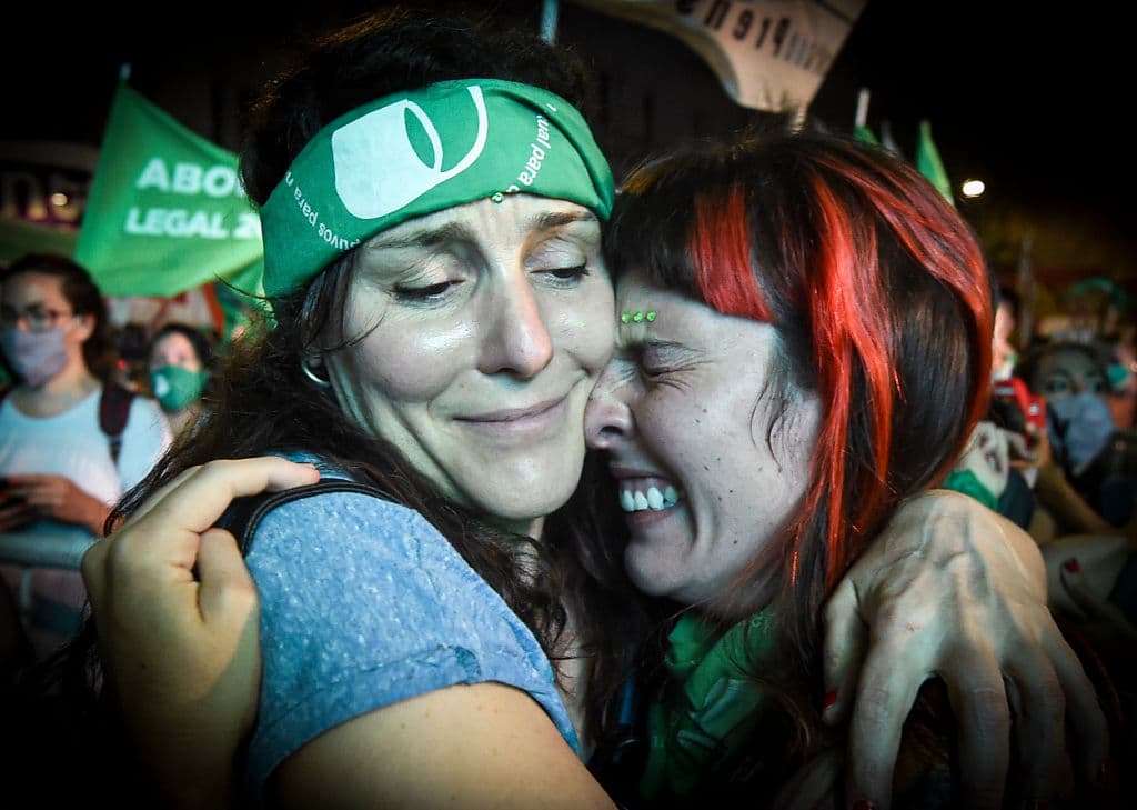 Argentina aprueba la legalización del aborto tras una votación histórica en el Senado
