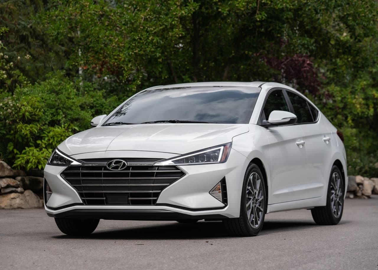 <h3 class="cms-H3-H3"><b>9. Hyundai Elantra</b></h3>
<br>
<br>Aumento del valor de mercado sobre el valor previsto
<br>
<ul>
 <li>En dólares: $5,319</li>
 <li>En porcentaje: 47.9%</li>
</ul>