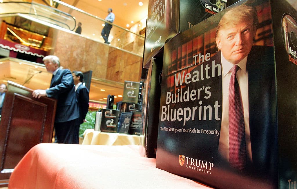 Un juez aprueba pago de $25 millones en la demanda por fraude contra Trump University