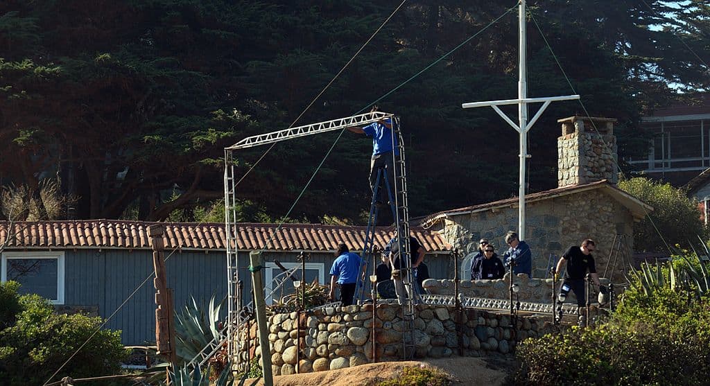 Los primeros estudios de la muerte del poeta descartaron la intervención de terceros, pero el caso se mantuvo abierto por considerar que los resultados no eran concluyentes.