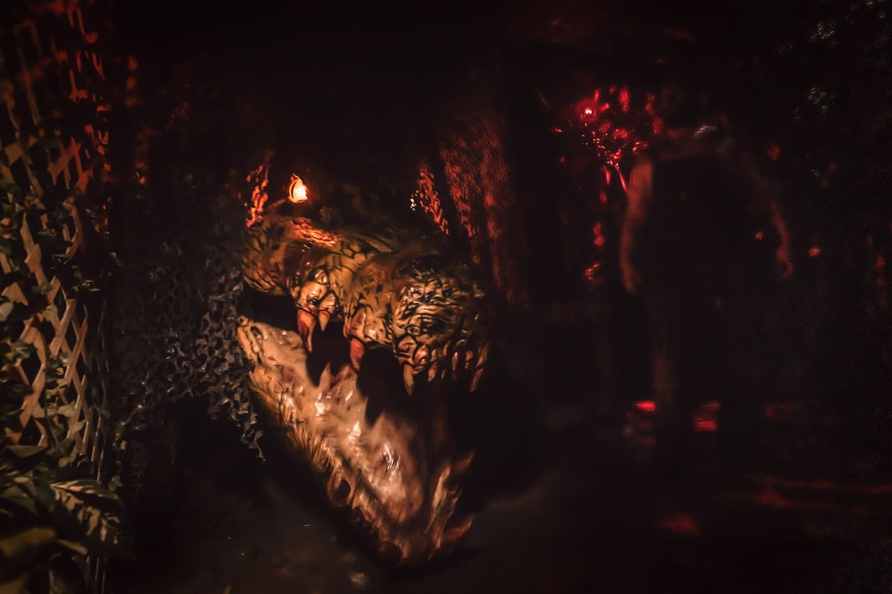 <b>Paranoia Haunted House (Canton)</b>:
<br>
<b>Sitio web</b>: 
<a href="https://www.paranoiahaunt.com/">https://www.paranoiahaunt.com/</a> 
<br>
<b><a href="https://maps.app.goo.gl/3BW4kmTbDeaZCDup9">Cómo llegar</a> </b>
<br>
<br>Ubicada en Canton, a unos 30 minutos al norte de Marietta, Paranoia Haunted House cuenta con dos atracciones interiores, un refugio principal y un refugio adicional que es un poco más corto. Ambas son aterradoras.