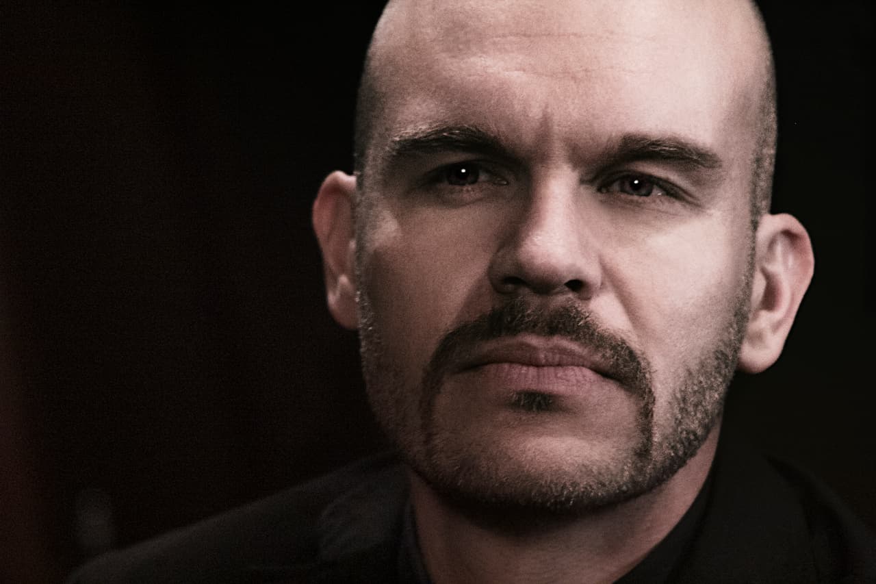 Teo (Ricardo Leguízamo) será uno de los ayudantes de Yago, hará una excelente dupla con Katia.