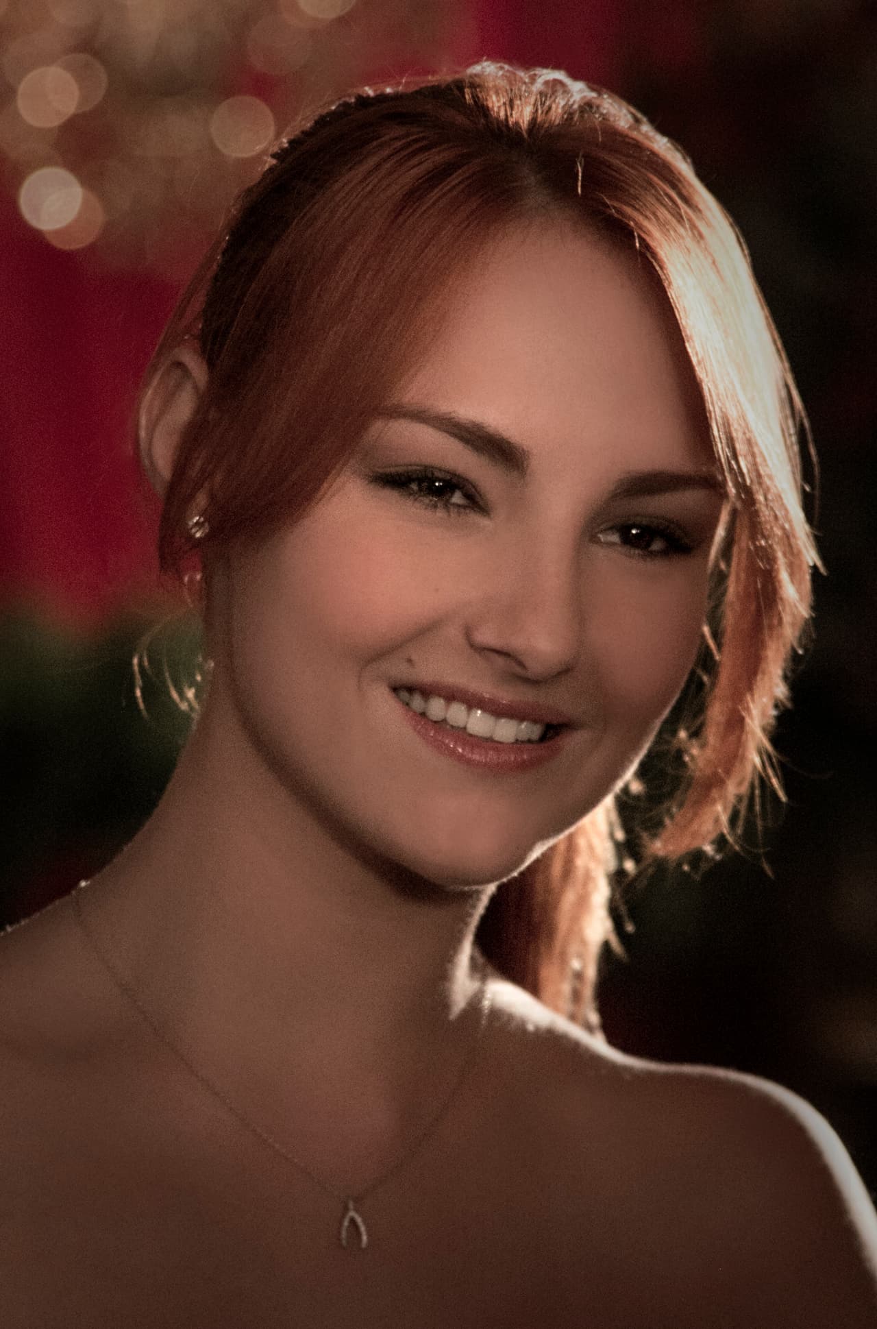 Julia (Jade Fraser) es la hija que tuvieron Fidel y Selma. Nunca conoció a su padre, pues él ha estado en la cárcel desde que era muy pequeña.