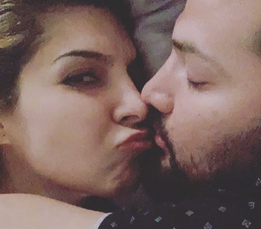 "En realidad su autoestima es alta, él no se siente mal por tener 
<b>su miembro pequeño</b>, si no, no tendría tantas mujeres".
<br>