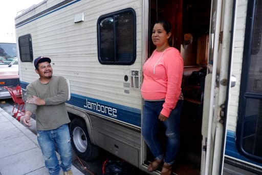 En caso de que los inquilinos no puedan pagar las rentas al estado, se estima un costo de alrededor de 500 millones de dólares.
<br>