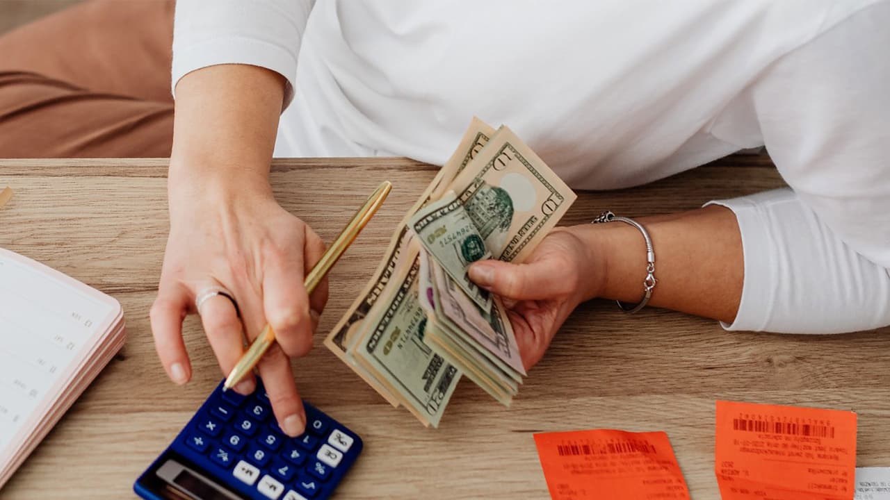 Aumento al salario mínimo en Illinois, Chicago y Cook: estos serán los pagos por hora en 2023