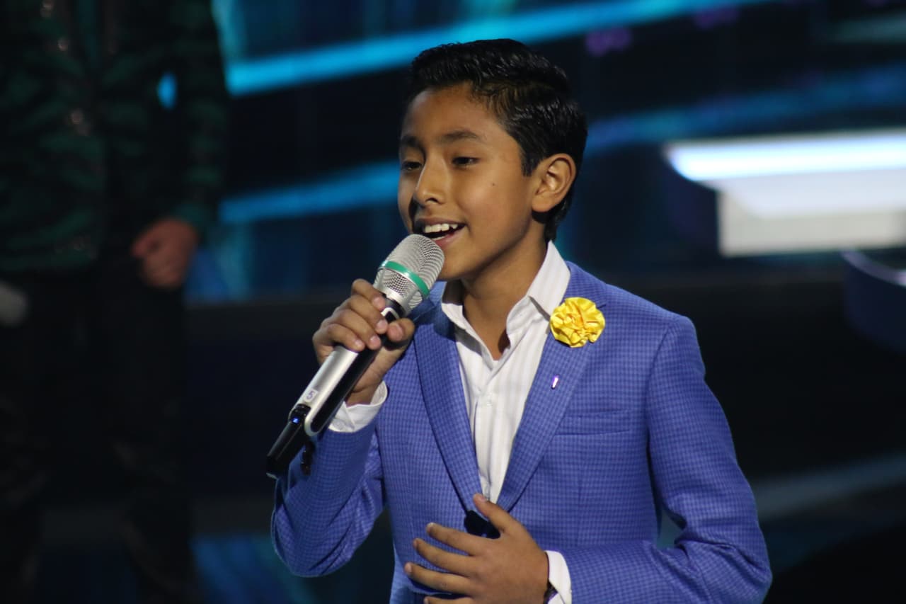 Lisandro cantó '¿Cómo pagarte?' de Carlos Rivera. Lisandro desafinó y lo jueces lo notaron.