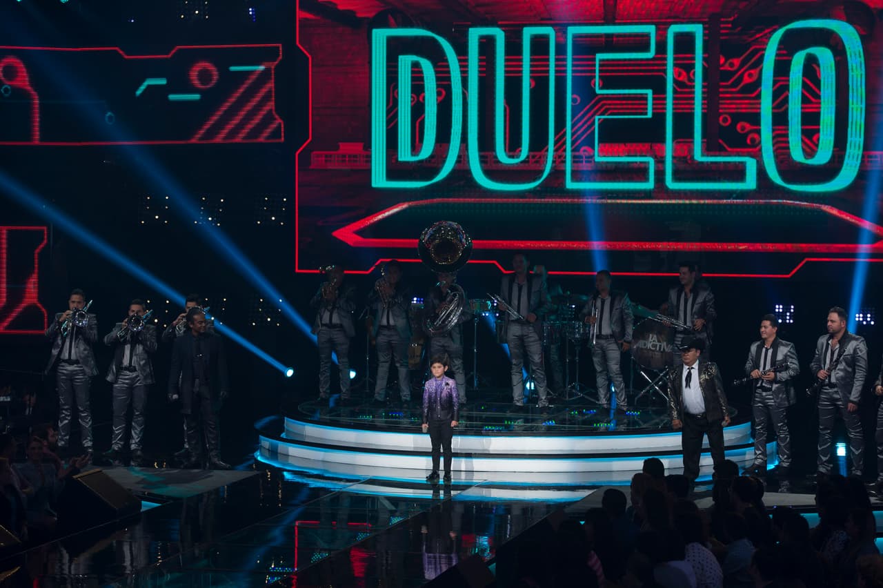 Esta octava gala se puso color de hormiga, se vivió de todo, desde un pleito entre Belinda y Ha Ash, Max Cervantes le declaró su amor a María León, quien fue eliminada junto con los Monsiváis.