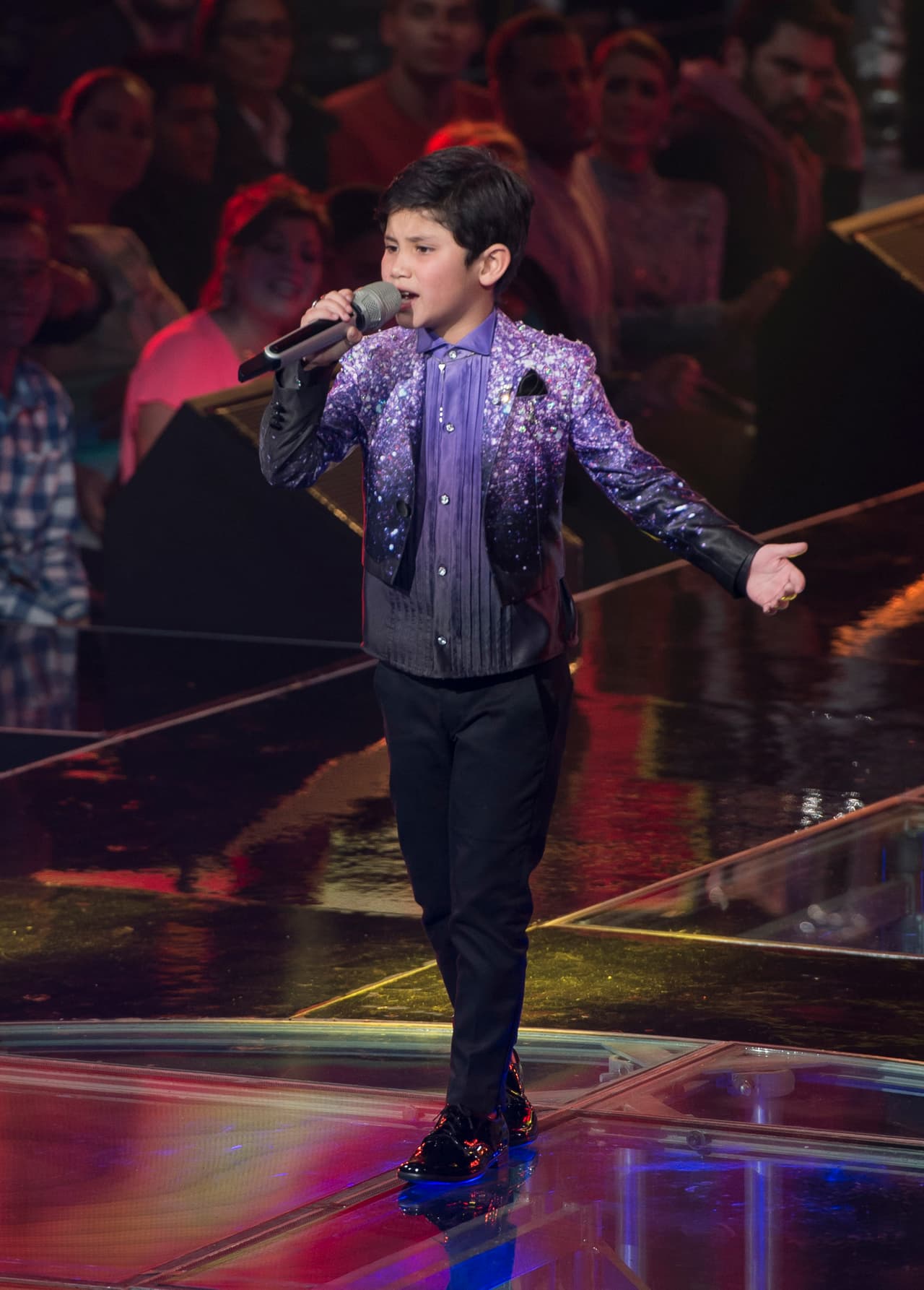 Esta octava gala se puso color de hormiga, se vivió de todo, desde un pleito entre Belinda y Ha Ash, Max Cervantes le declaró su amor a María León, quien fue eliminada junto con los Monsiváis.