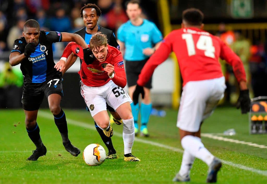 Buena salida de Brandon Williams por la banda pese al intento de cortar la jugada por parte de Clinton Mata. Muy activo el lateral del Manchester United.