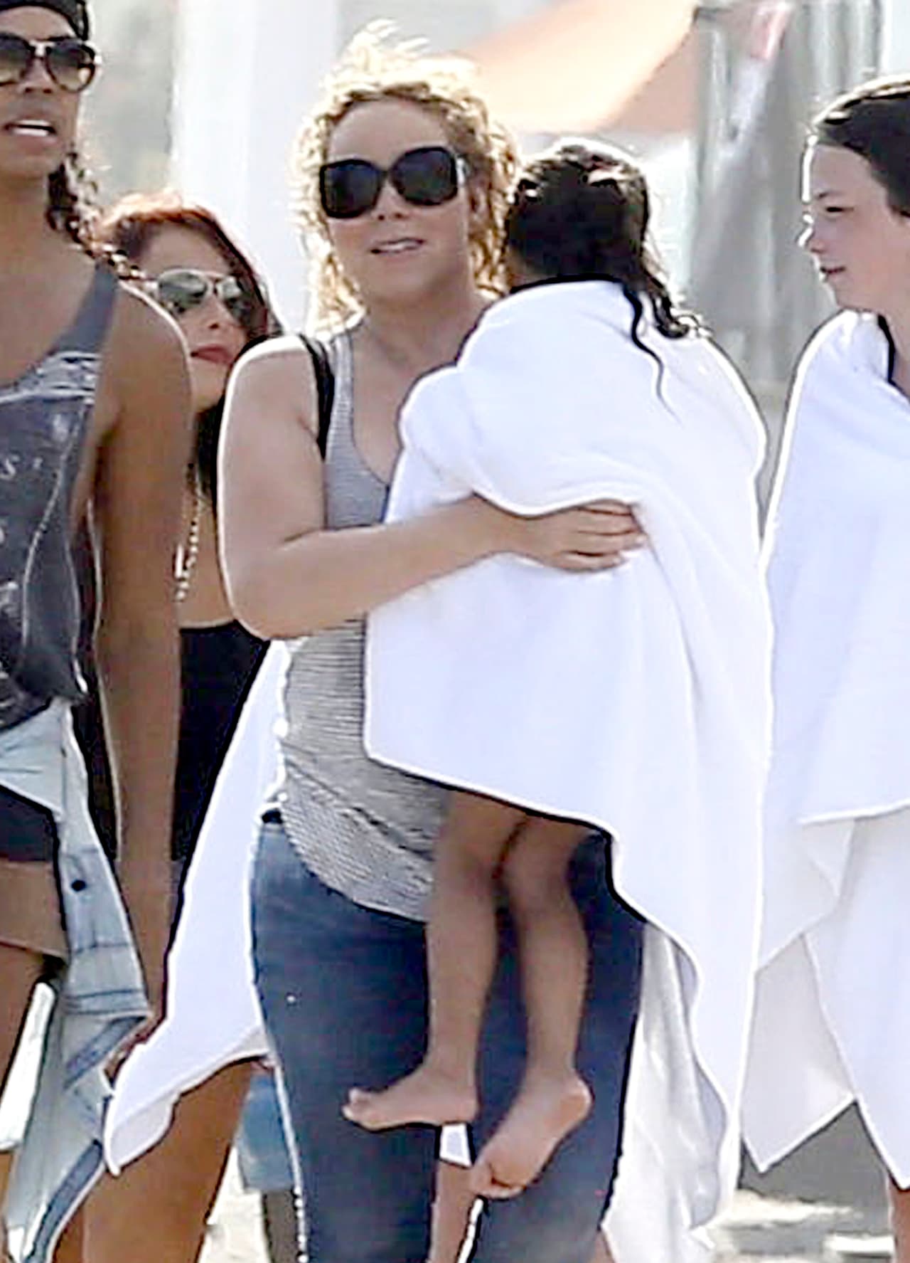 La cantante llevó a Moroccan y Monroe a gozar de la playita.