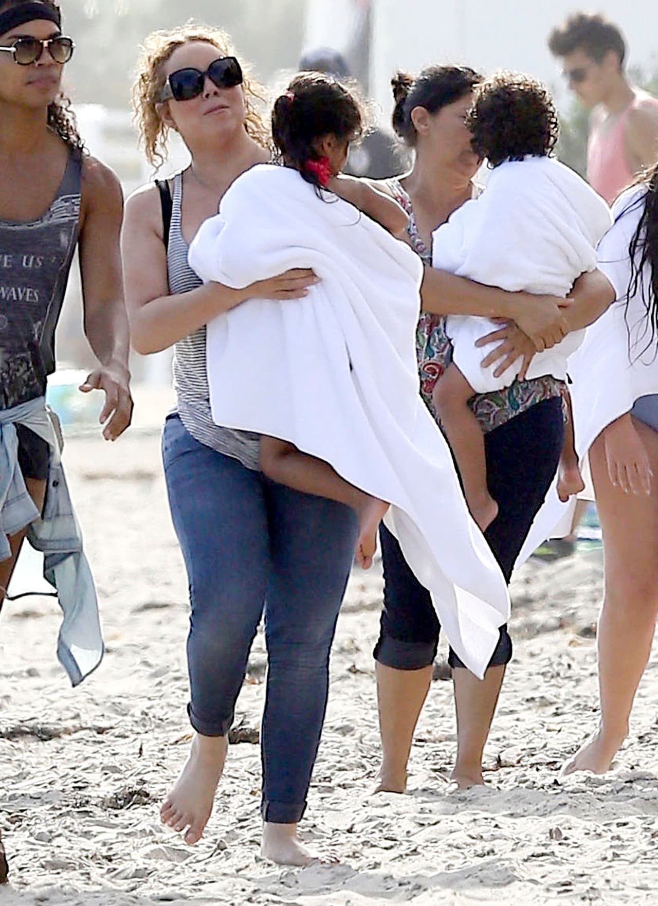 La cantante llevó a Moroccan y Monroe a gozar de la playita.