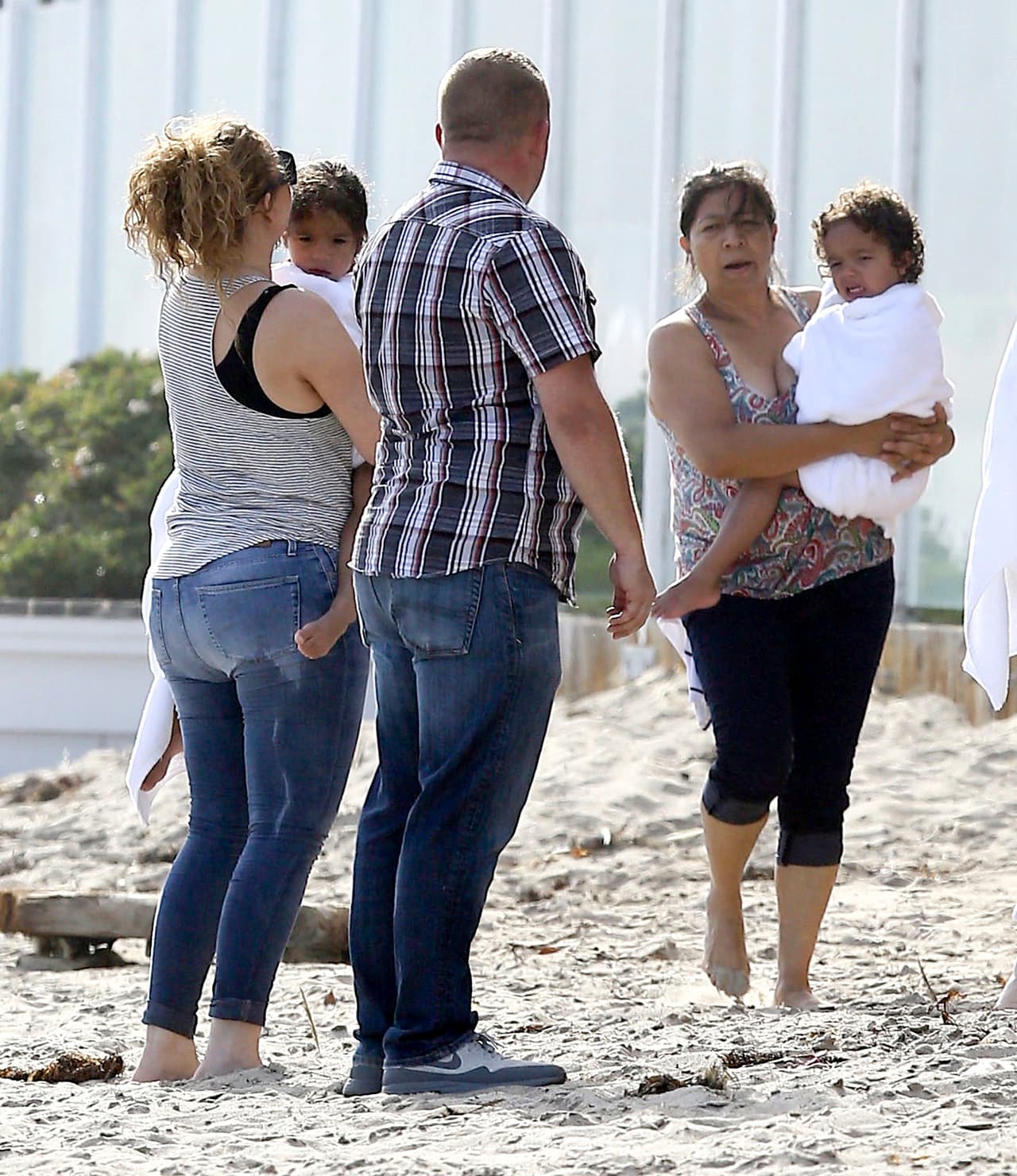 La cantante llevó a Moroccan y Monroe a gozar de la playita.