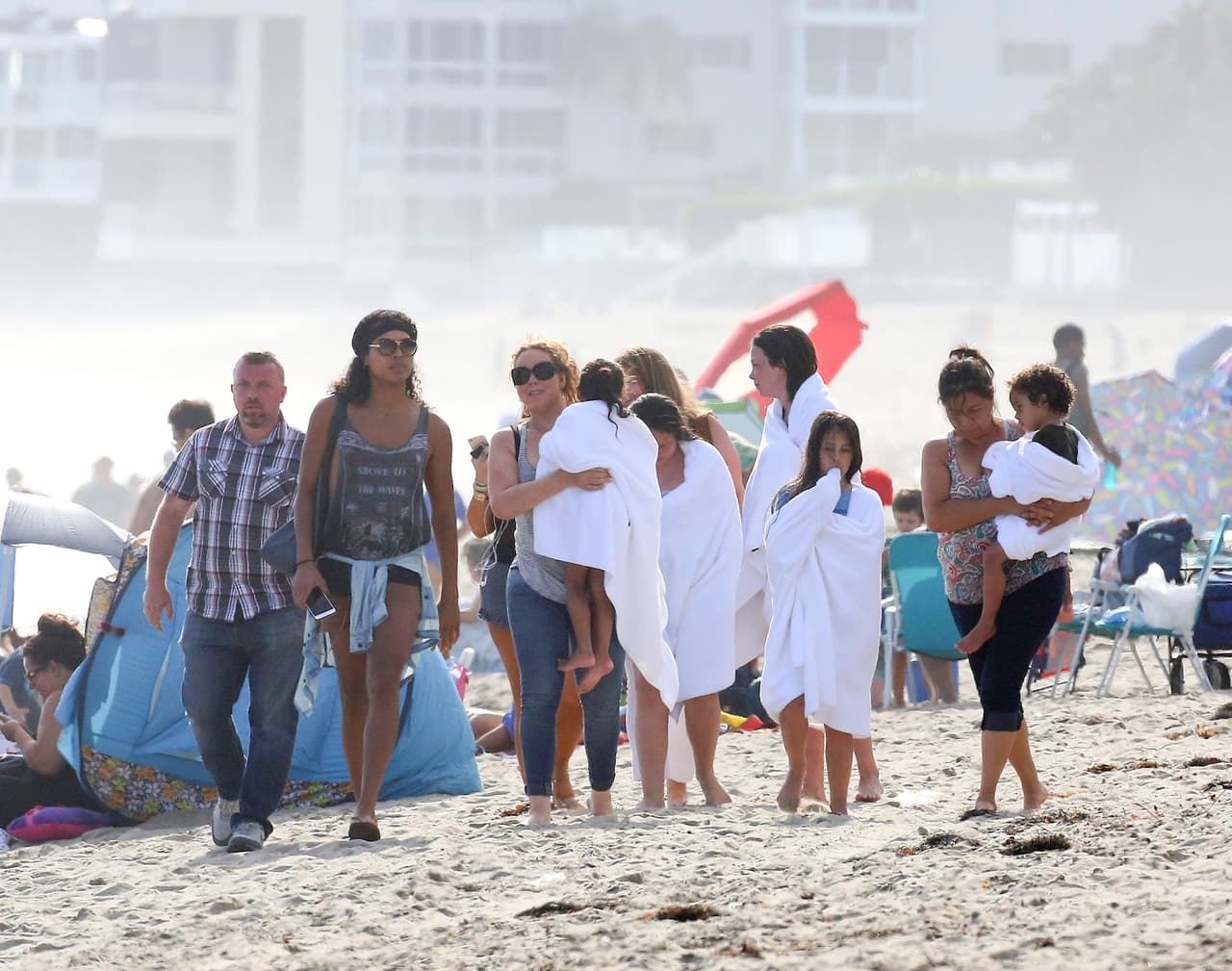 La cantante llevó a Moroccan y Monroe a gozar de la playita.