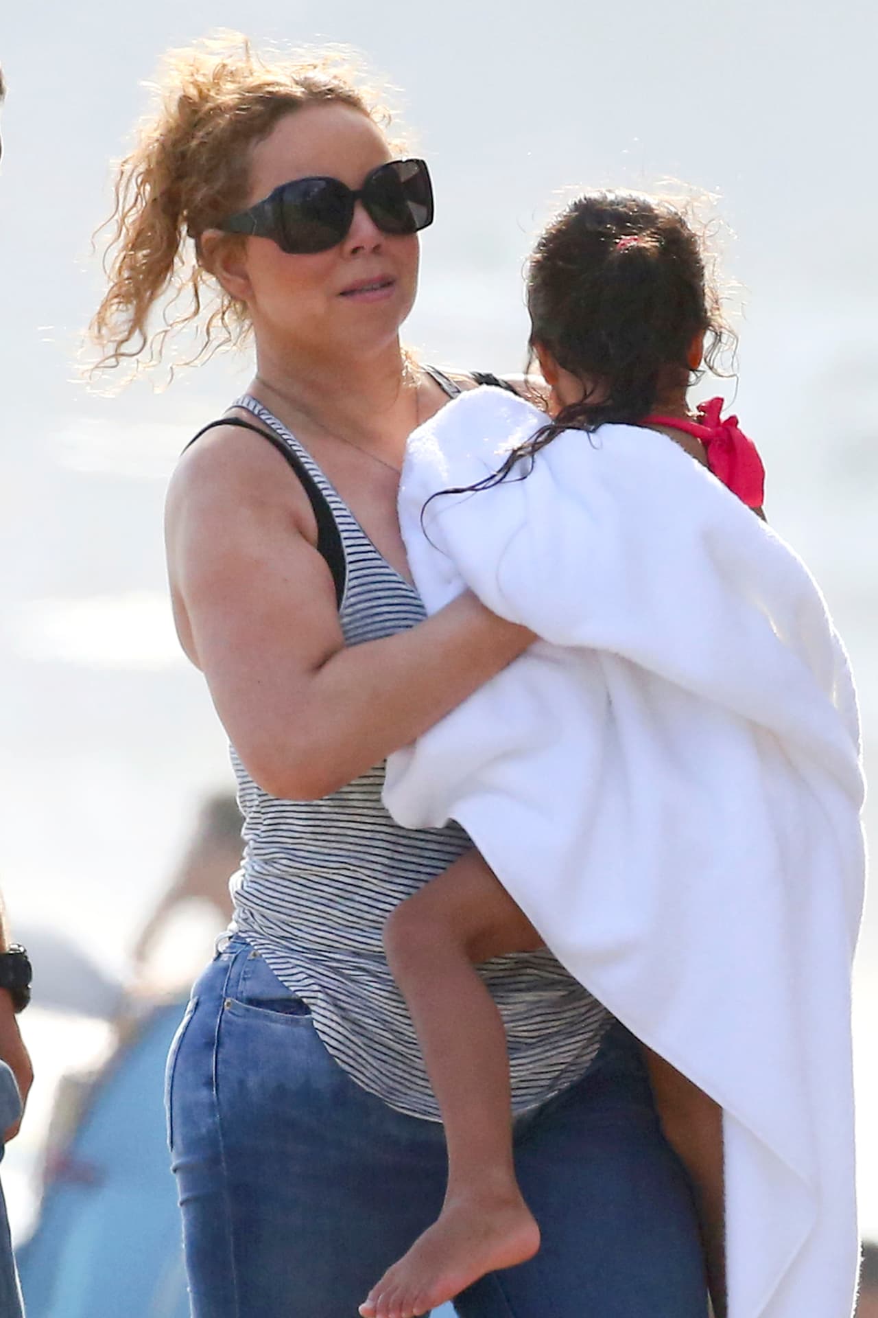 Mira más fotos de la cantante en Malibú con sus nenes.