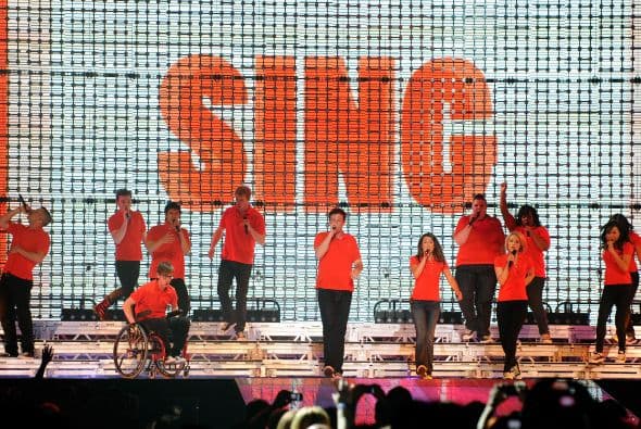 La gira del grupo recaudó $27.1 millones, mientras que la venta de álbumes y descargas les sumaron $38.6 millones, casi la mitad de este dinero fue aportado por descargas digitales.