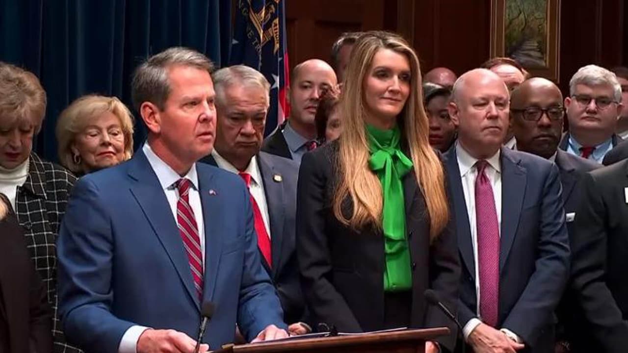Gobernador de Georgia ignora a Trump y elige a empresaria para vacante en el Senado