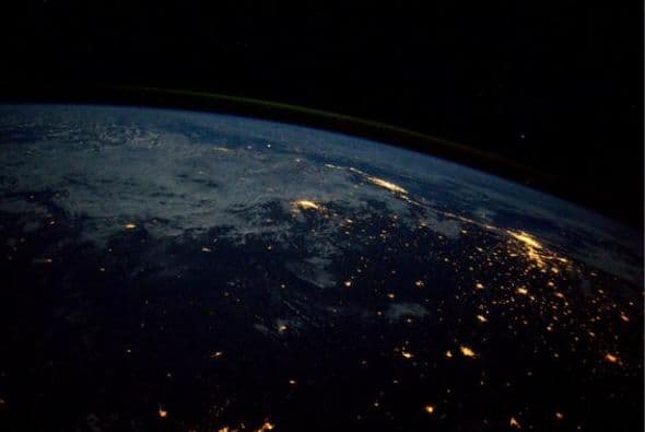 Río de Janeiro y Sao Paulo brillan .  Fotos: @astro_reid