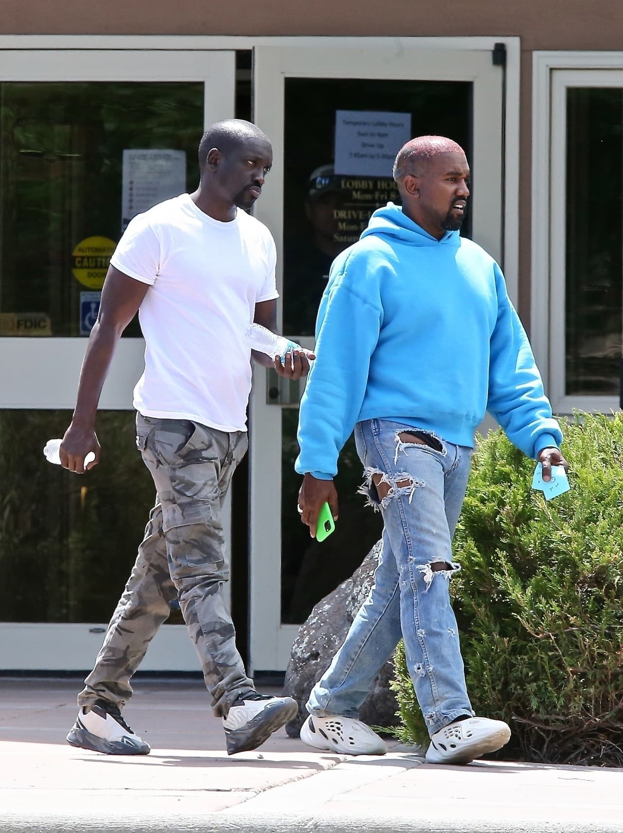 Ante esto, su equipo acordó con el hospital el 
<b>envío de una ambulancia</b> al rancho de su propiedad.
<br>