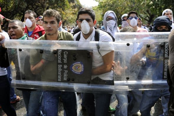 Las fuerzas de seguridad detuvieron a tres individuos, Yeison Steward Cerezo Carreño, Christofer Velasco Bautista y Rafael Gutiérrez, frente a la iglesia el Carmen de La Concordia, informó a Efe una fuente de la Alcaldía.