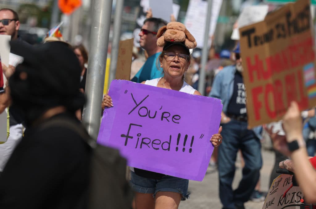 "Estás despedido" que fue una frase que Trump usó durante su paso por el programa de televisión "El aprendiz".