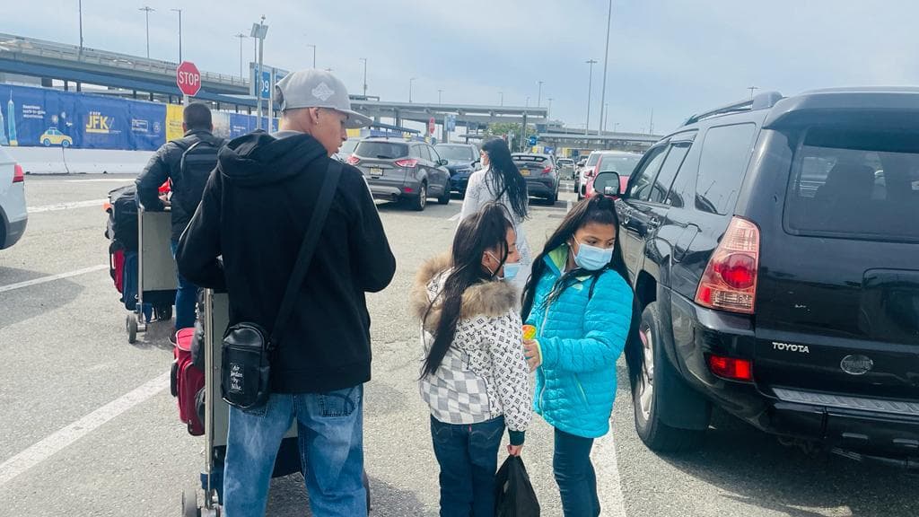 Hijos de Leydy Martínez llegan a Colombia para reunirse con su padre