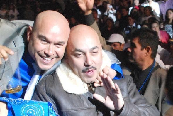 A partir de ese pleito Lupillo se alejó de sus hermanos y sus padres, pero comenzó una serie de dimes y diretes, insultos y agresiones entre él y su hermano Gustavo al grado que, en el 2013, Gustavo agarró a batazos la camioneta de su 'brother'. Hasta la fecha los dos siguen distanciados.