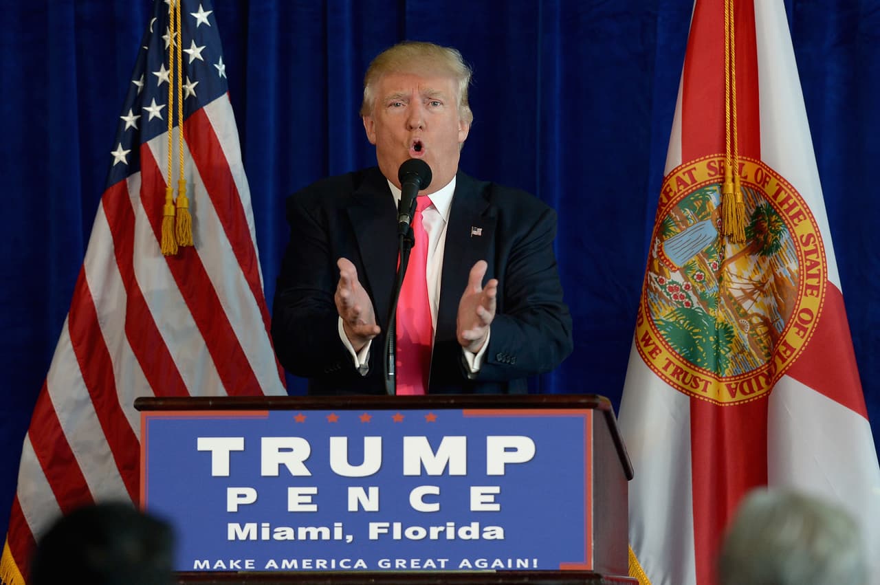 Trump evade hablar de inmigración en feudo hispano 