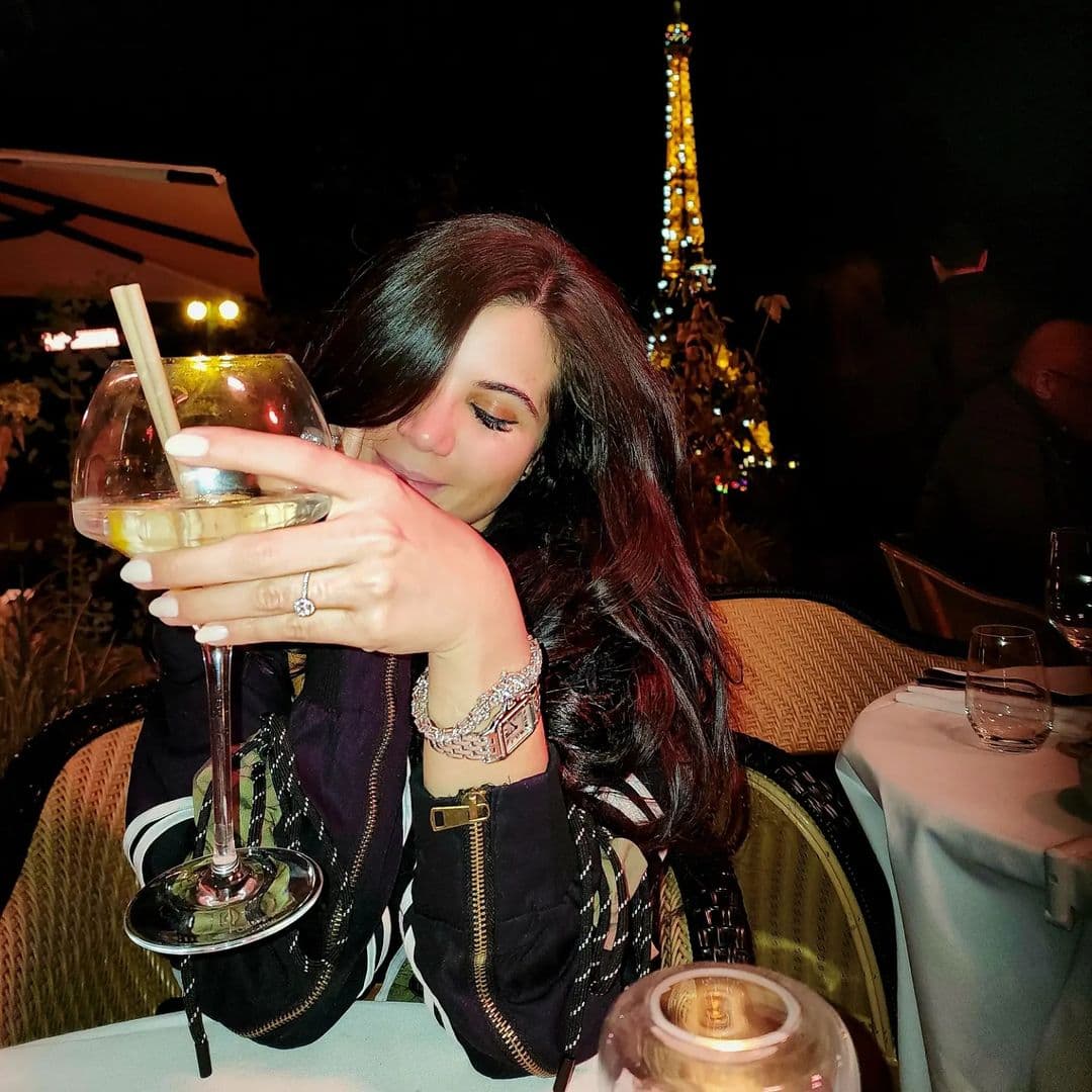 “¡Sí, Oui, Yes, Ako, Bada, Jika, Se, Ak, Os, اگر, もし, ವೇಳೆ... Sí en todos los idiomas! Te amo, Alexis Ayala”, escribió Aparicio para acompañar la fotografía donde presume su anillo de compromiso.
<br>