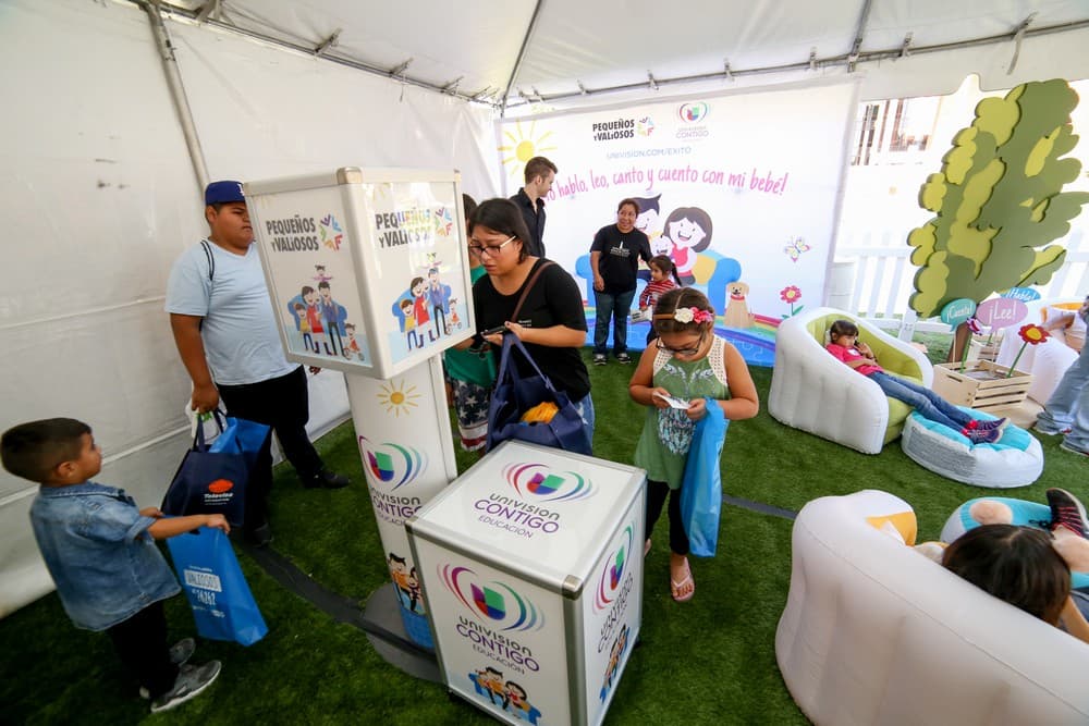Como todos los años, Univision realizó su ya tradicional Feria de la Educación, el 15 de octubre de 2016, por primera vez en los terrenos de CalState Northridge. Decenas de miles de padres e hijos asistieron al mayor evento educativo de la comunidad hispana estadounidense.