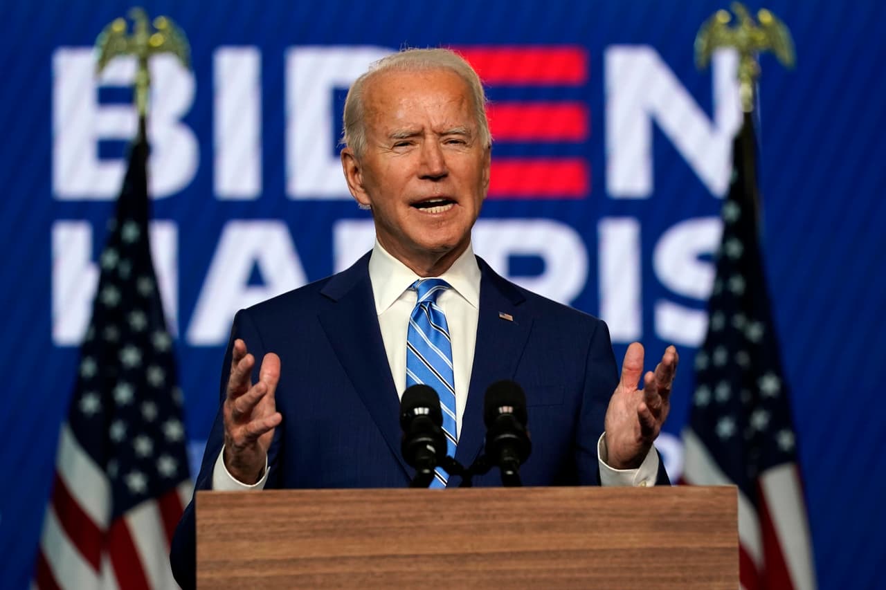 "Amigos, estoy confiado. Esta no será mi victoria, sino de todos los estadounidenses", dijo Joe Biden desde Delaware el miércoles en la tarde, un discurso conciliador en medio de las tensiones por los conteos en estados claves.
<br>
