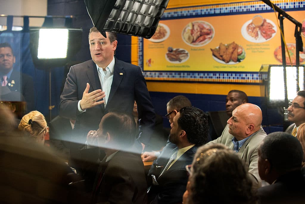 Ted Cruz pesca votos en El Bronx, pero en inglés