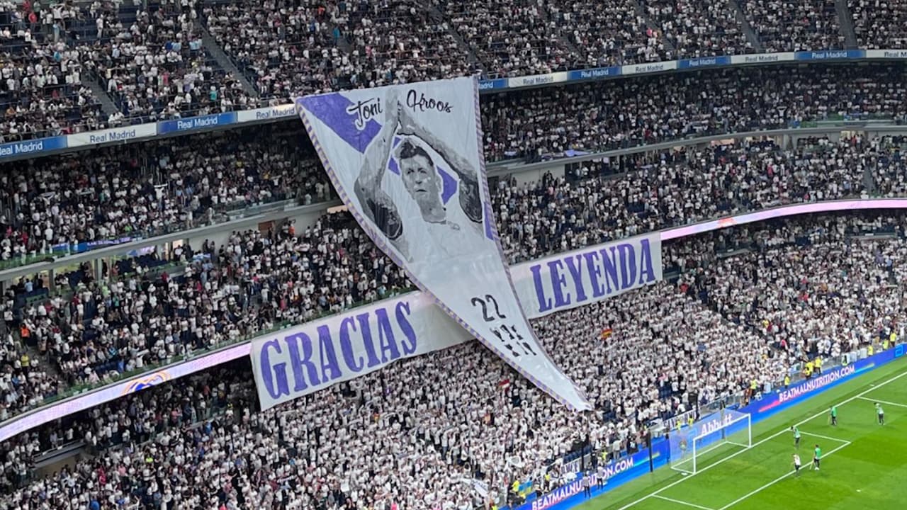 Toni Kroos recibe genial homenaje en su despedida del Bernabéu 