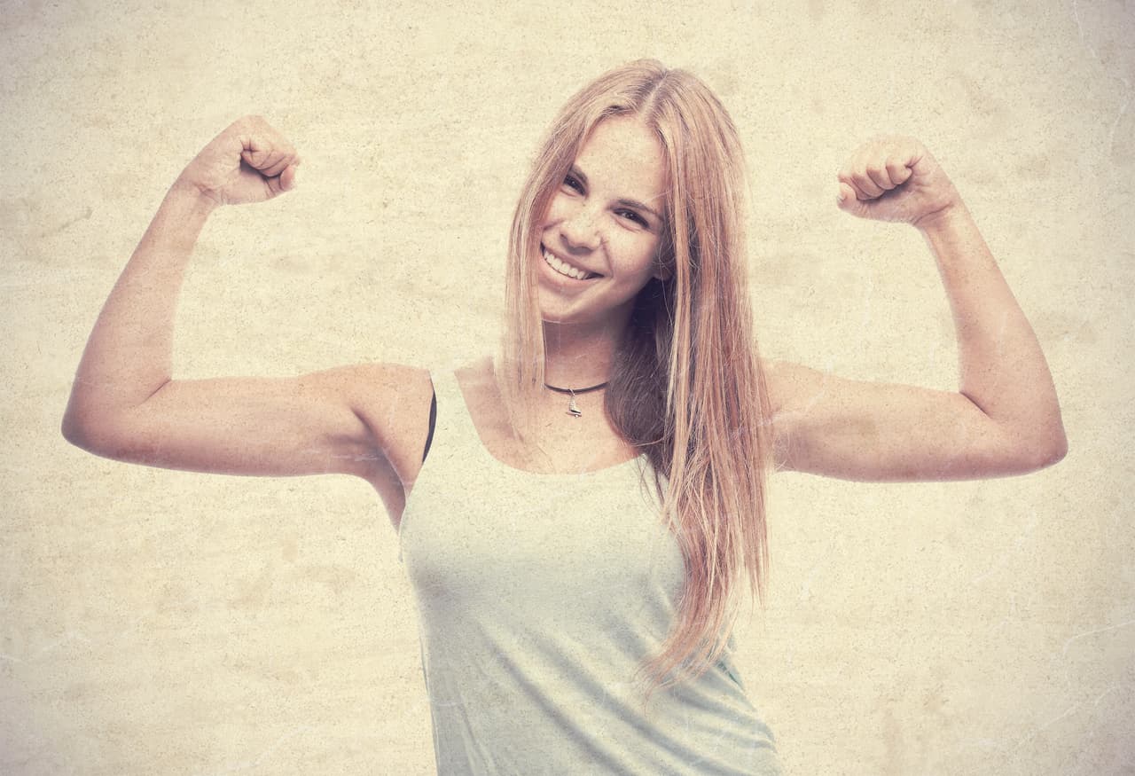 No hay nada imposible cuando existe una voluntad. Lo único que hay que evitar es el llamado “falso optimismo” que no debe confundirse nunca con la actitud entusiasta y positiva con que debemos emprenderlo todo y tiende a llevarnos a un mundo de fantasías lejos de la realidad, ideal para la literatura y el arte, pero poco útil para las cosas prácticas. Prepárate para enfrentar lo que surja con tesón, disciplina y constancia ¡lograrás el éxito!