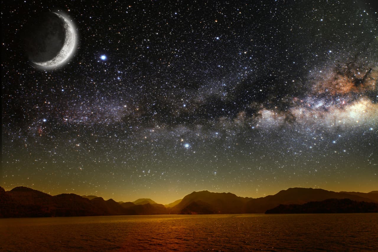 En el solsticio de verano, el Sol sale justo atravesando el eje de la construcción, lo que hace suponer que los constructores tenían conocimientos de astronomía.