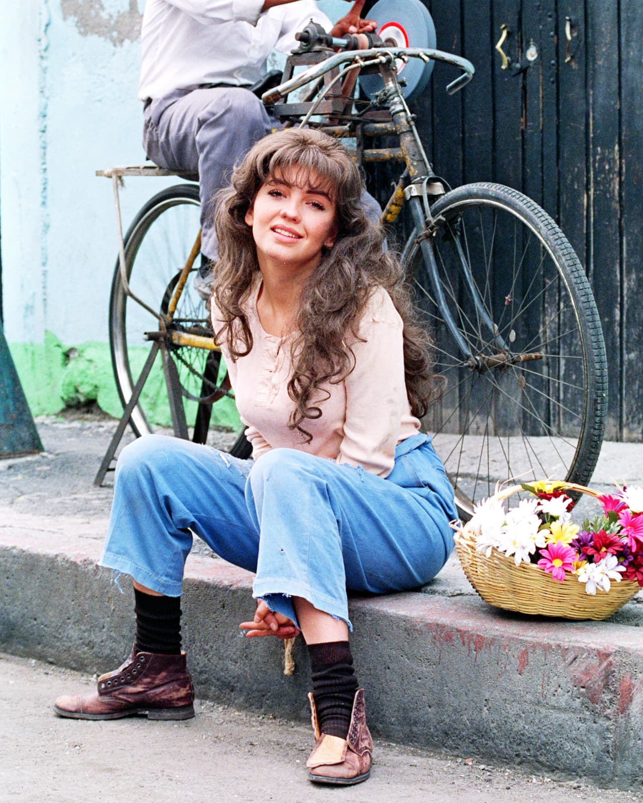 <b><a href="https://www.univision.com/temas/thalia">Thalía</a></b> abandonó el glamur por amor a su personaje. ¿Recuerdas cuando protagonizó 
<b>'María Mercedes'</b> en 1992? Su vestimenta y arreglo eran los de una joven pobre que tenía que sacar adelante a su familia.