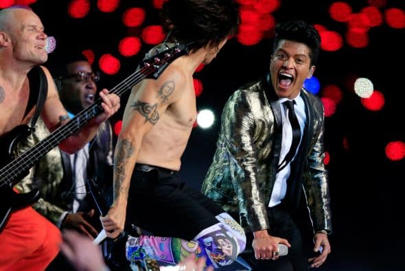 Aunque no hubo mucha emoción en el campo de juego, varios famosos sí se divirtieron de muchas maneras. ¡Mira cómo! Mira aquí los videos más chismosos.