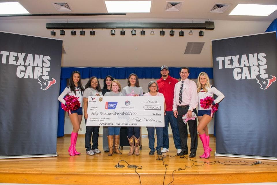 Gran evento de los Texans en 'El Centro del Corazón' para la educación del cáncer de mama