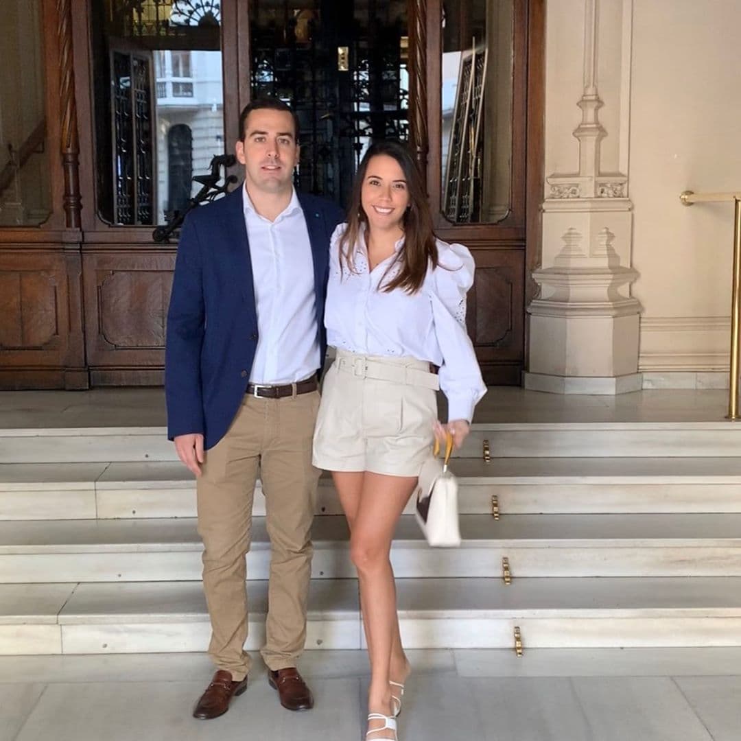 El 1 de octubre de 2019,
<b><a href="https://www.univision.com/famosos/asi-fue-la-pedida-de-mano-de-la-hija-de-julian-gil-video">Nicolle Gil</a></b> se casó por la vía legal con su compañero,
<b>Iñigo Ariño.</b>