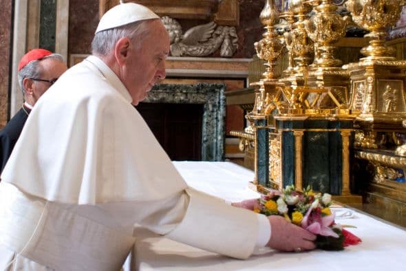 Colectivos de homosexuales y feministas de Argentina expresaron el viernes su "decepción" tras la designación del papa Francisco por su rechazo al matrimonio gay, al aborto y al uso de métodos anticonceptivos. Ver toda la información