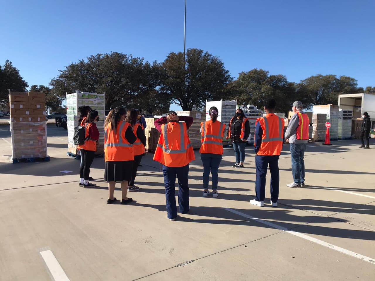 <a href="https://www.univision.com/local/dallas-kuvn/el-banco-de-alimentos-del-norte-de-texas-realiza-donaciones-de-comida-esta-semana">Ingrese aquí para ver la lista completa</a> de los eventos.
<br>