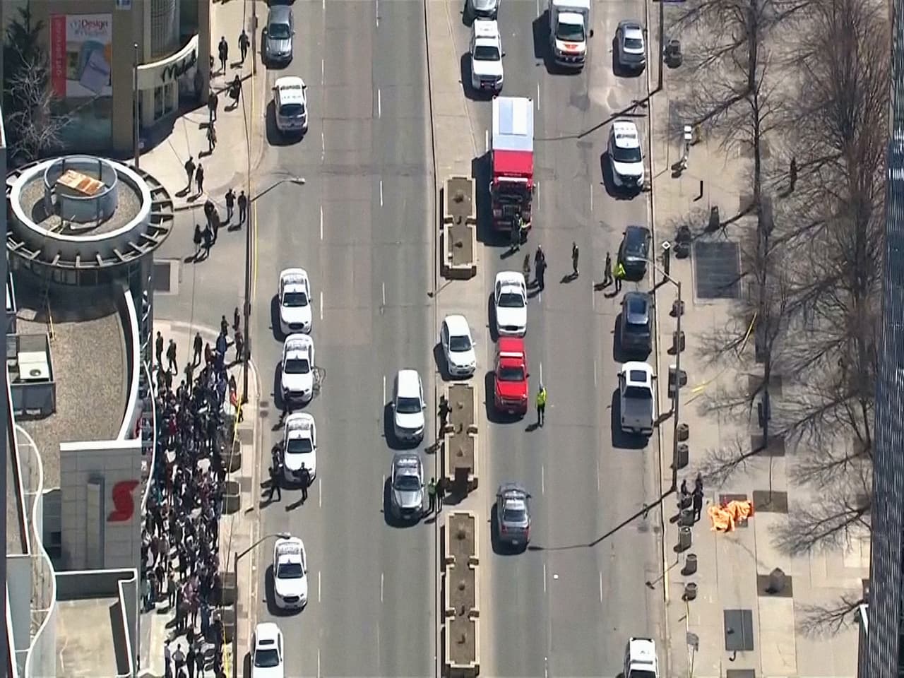 La calle Yonge es una de las más transitadas de Toronto.