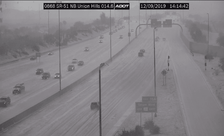 Granizo azota una autopista de Phoenix