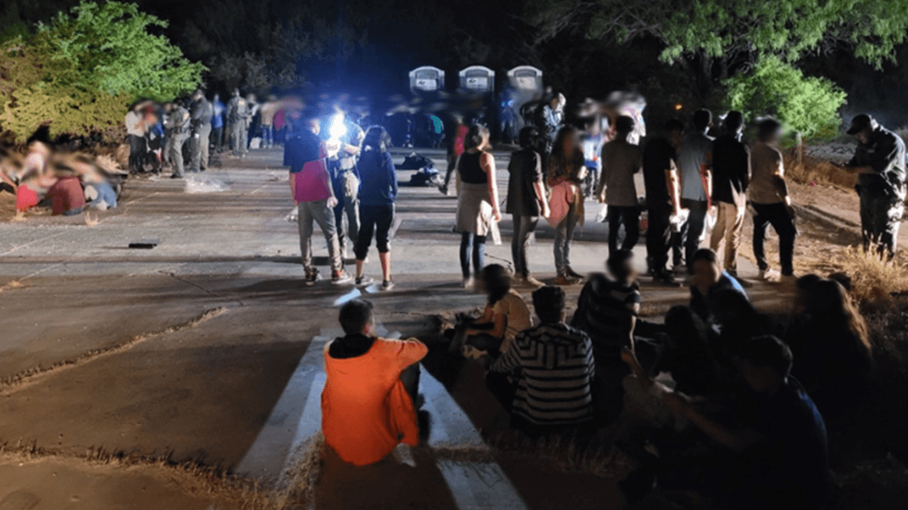 Arrestan a 648 personas inmigrantes en cinco días en el sur de Texas