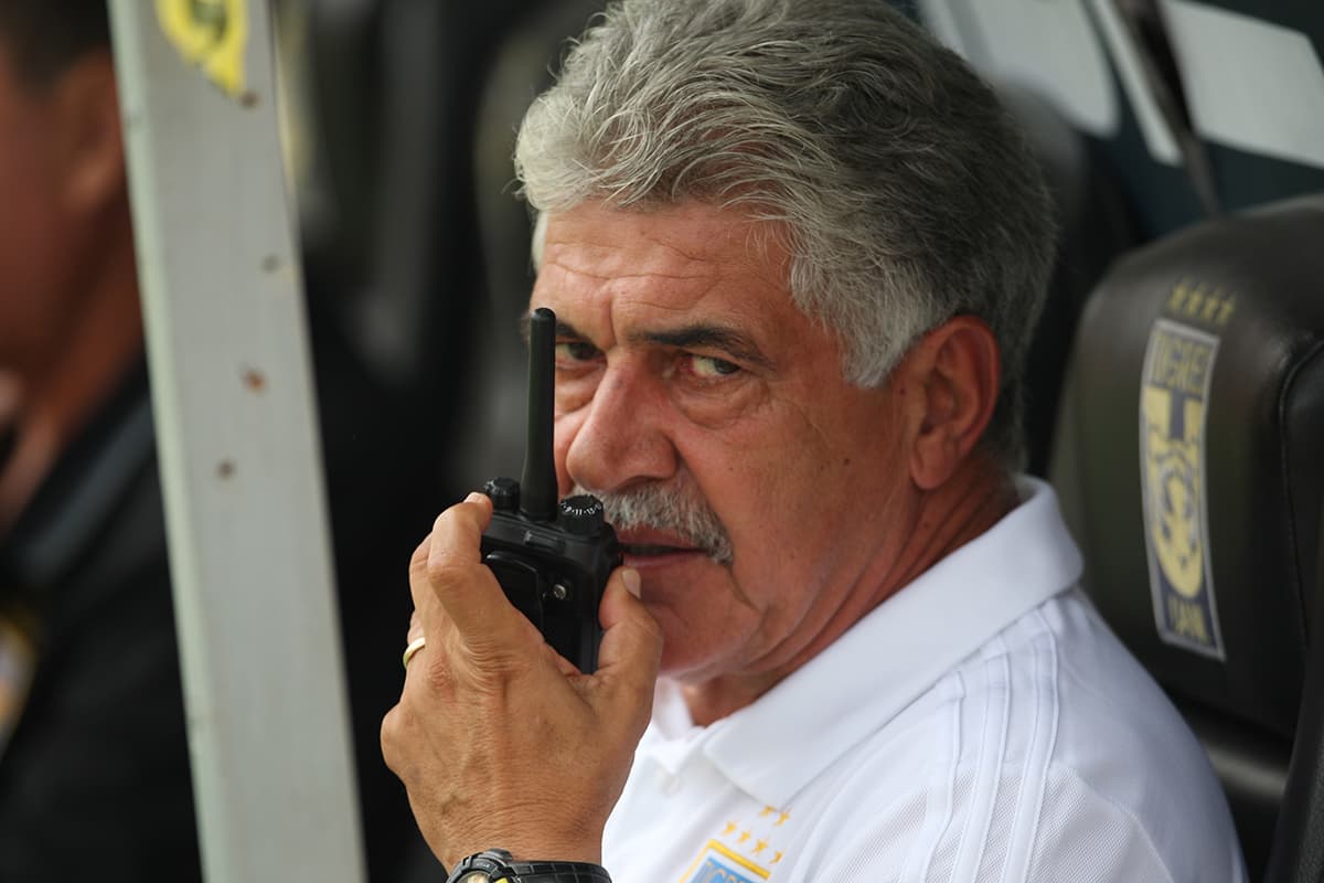 El brasileño naturalizado mexicano Ricardo 'Tuca' Ferreti deberá recomponer a su equipo para enfrentar en la próxima jornada al campeón defensor Santos.