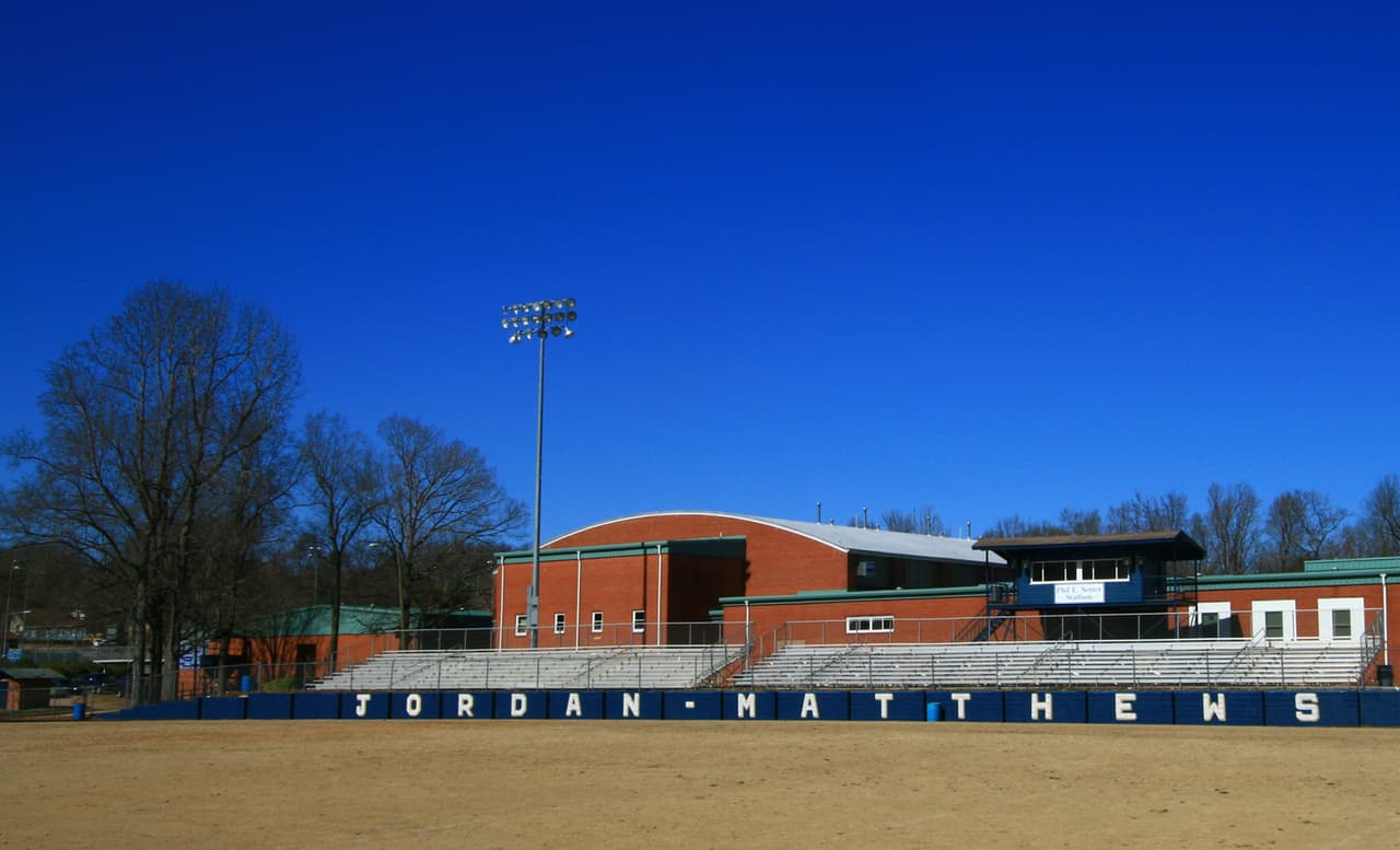 El instituto Jordan Matthews en Siler City, Carolina del Norte, sede del equipo de fútbol de los Jets.
