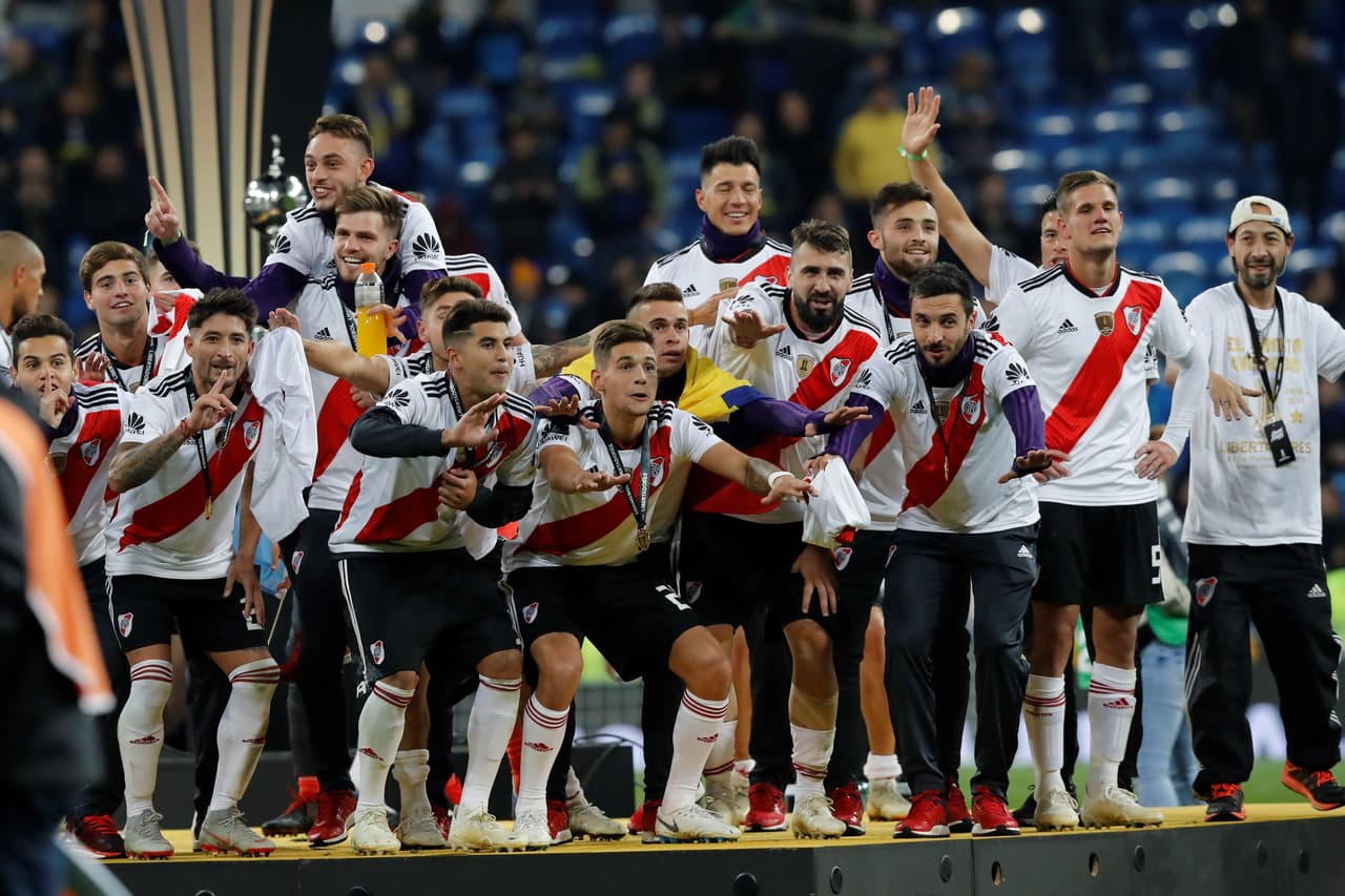 Los jugadores de River Plate celebran la conquista de la Copa Libertadores 2018 luego de ganar la Final disputada en el Estadio Santiago Bernabéu de Madrid.