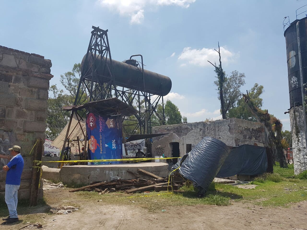 Integrantes de la Brigada Buscando denunciaron que las autoridades no preservaron correctamente los restos humanos hallados el pasado 9 de agosto en Huehuetoca, Estado de México, en una fosa donde se encontraron 12 bolsas con restos humanos en el fondo de un pozo de extracción de agua .